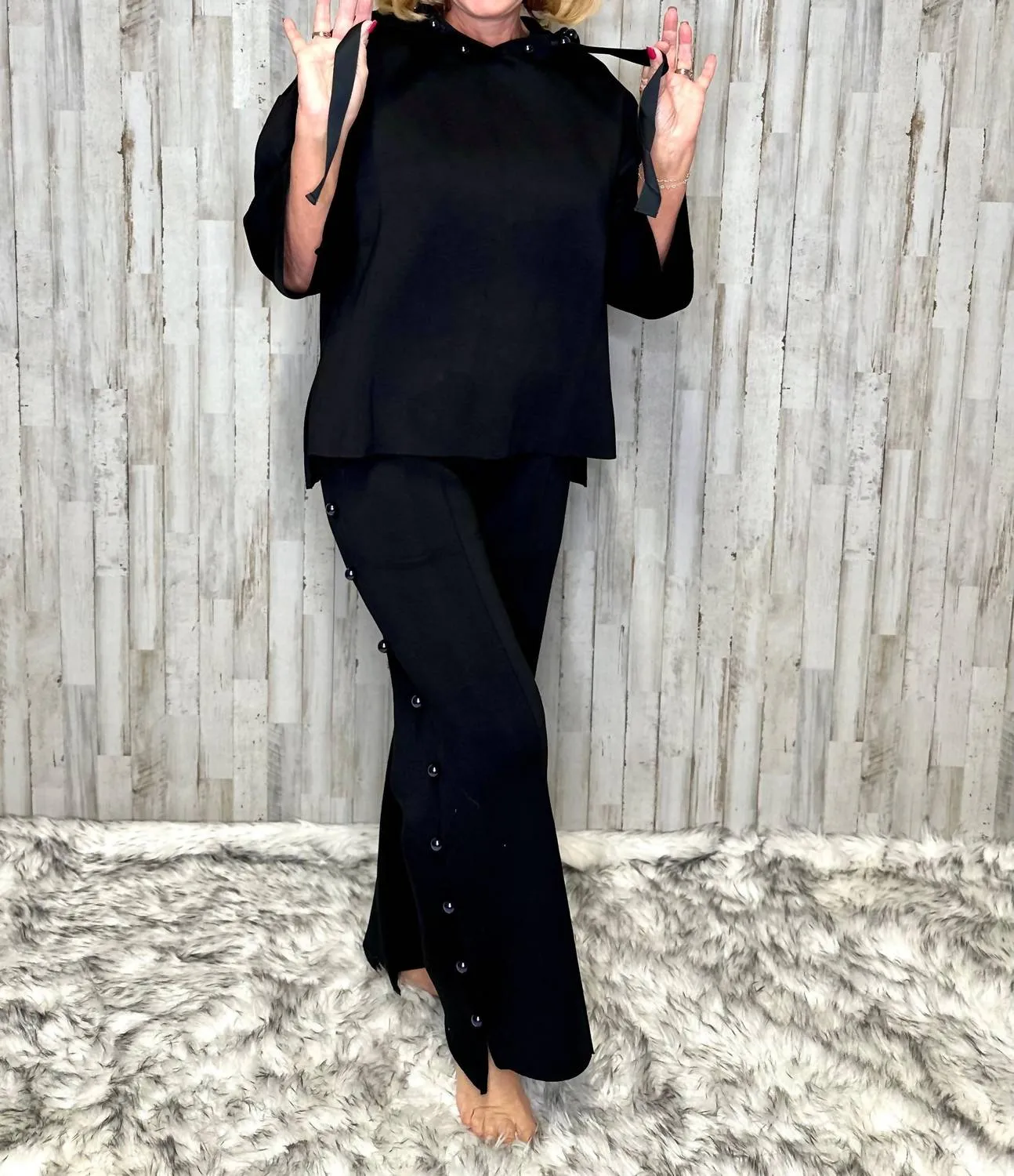 Farrah Pearl Hoodie In Black