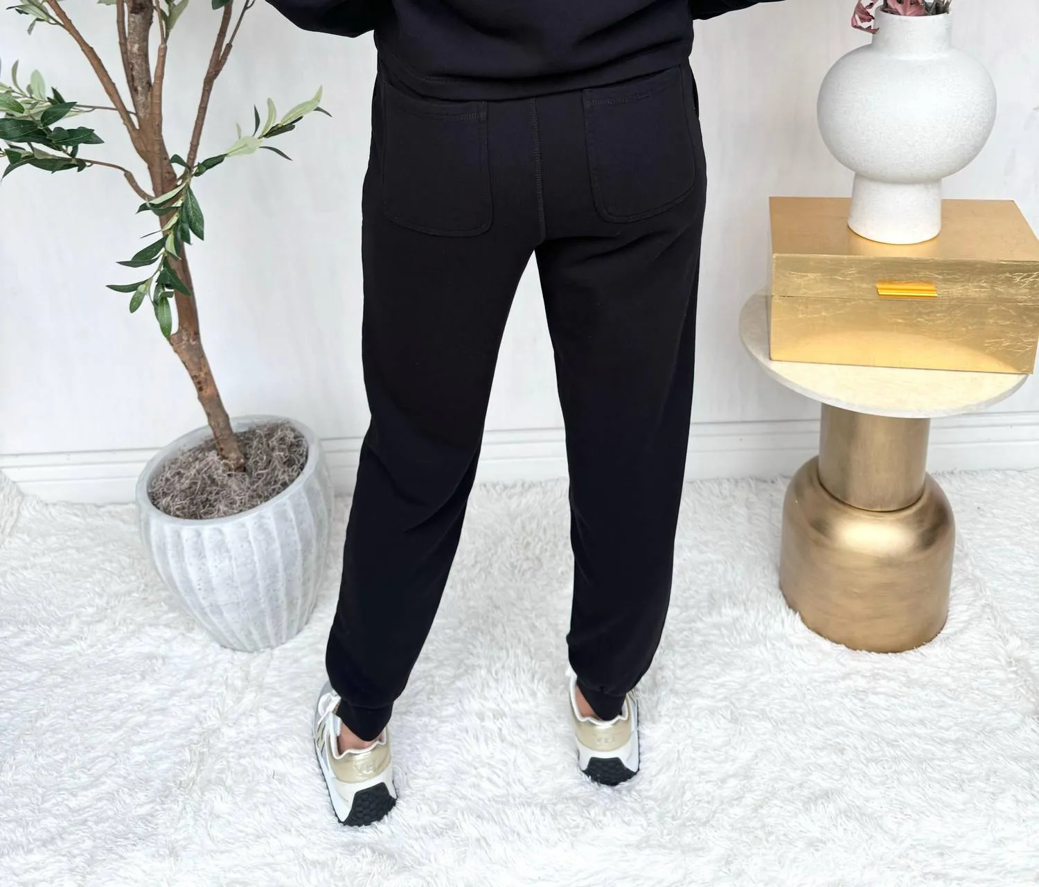 Raya Sweatshirt In Black