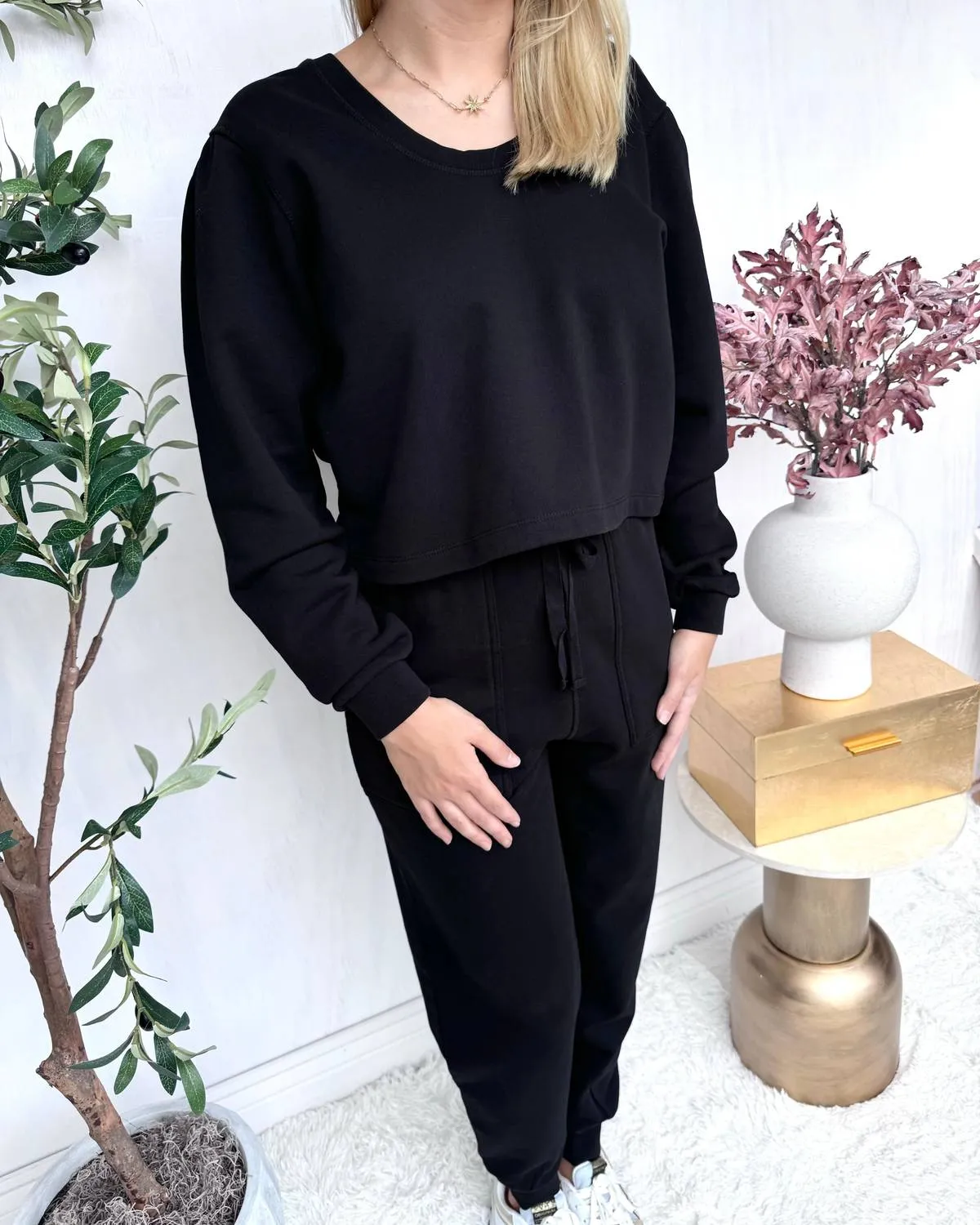 Raya Sweatshirt In Black
