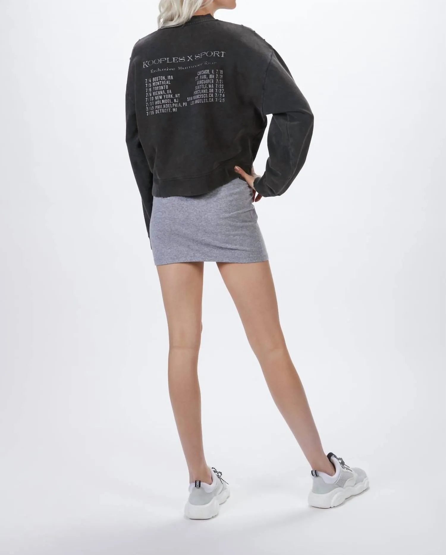 Sweatshirt With Print And Piercing In Black